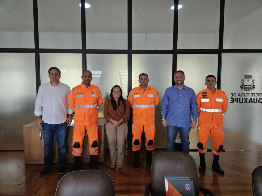 Visita do Corpo de Bombeiros à prefeitura de Guaxupé fortalece parcerias