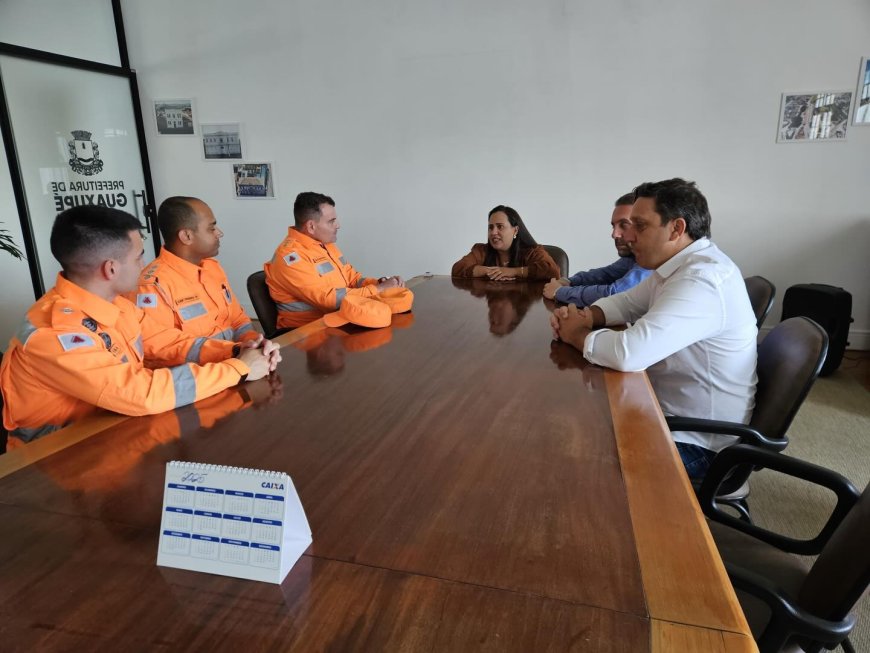 Visita do Corpo de Bombeiros à prefeitura de Guaxupé fortalece parcerias