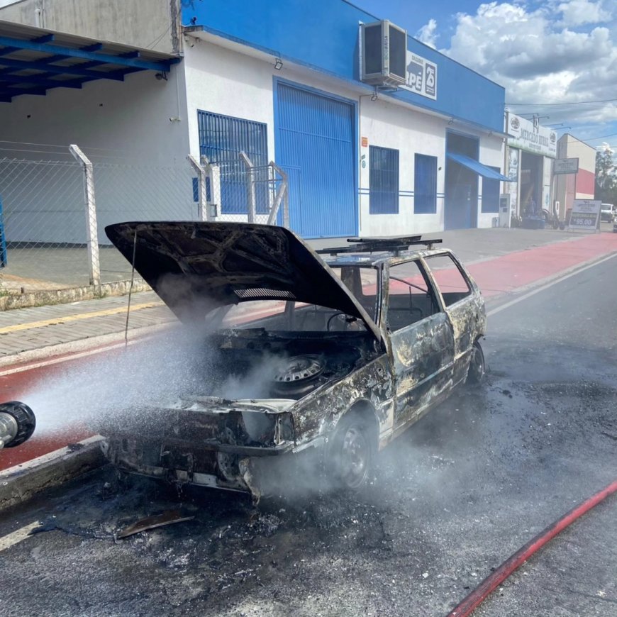 Abastecimento acima do limite pode ter causado incêndio em veículo em Guaxupé