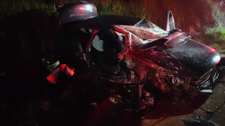 Bombeiros atendem acidente envolvendo dois veículos de passeio na MGC-491