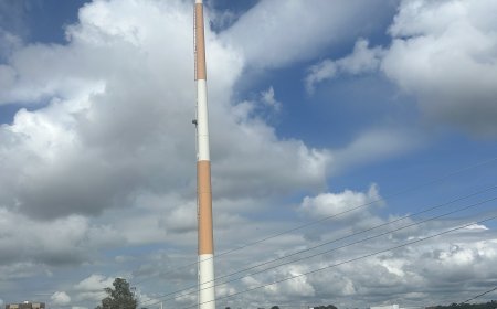 Torre de telefonia é retirada do bairro Agenor de Lima, em Guaxupé