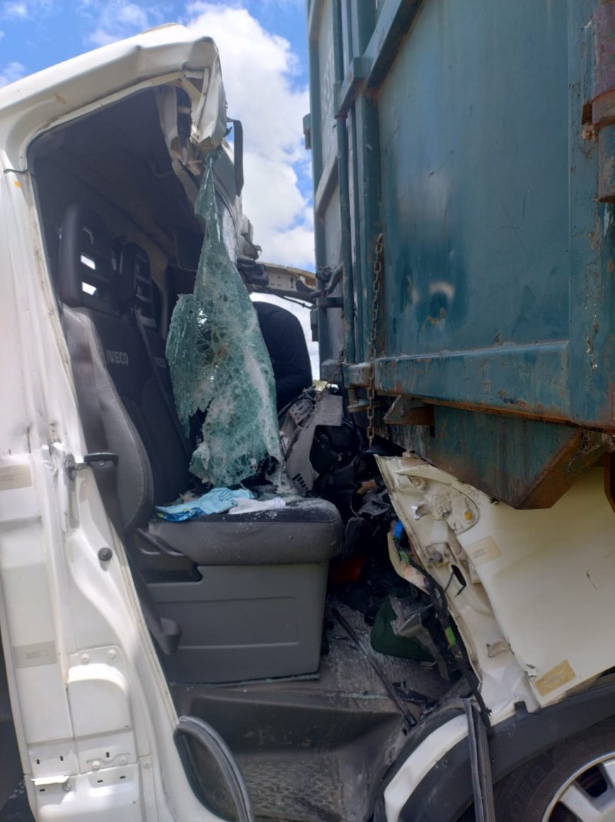 Motorista e passageiro ficam feridos em colisão entre caminhões na BR-381