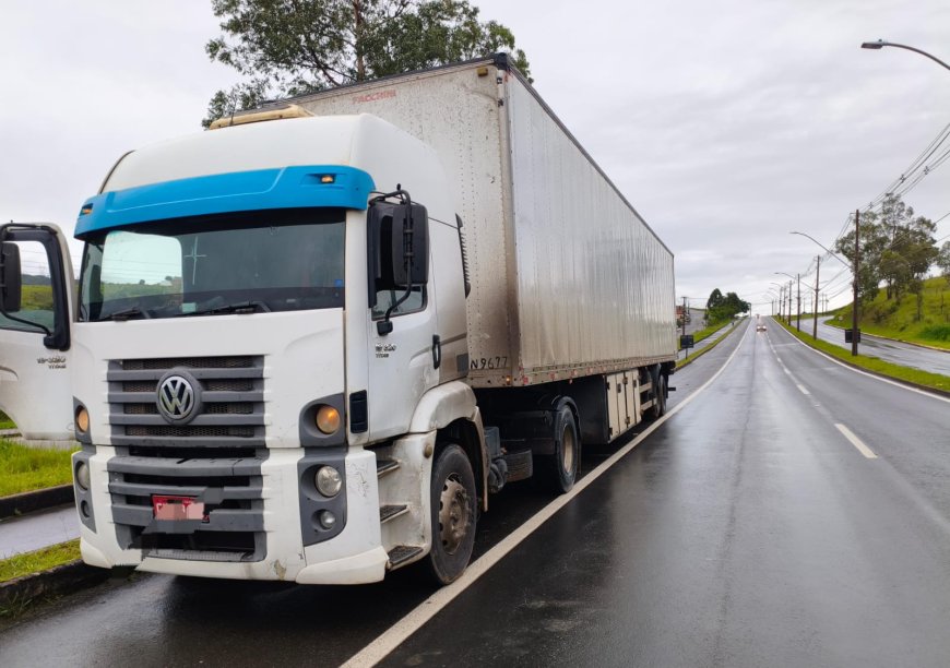 Caminhão com 125 multas atrasadas é apreendido na MGC-146