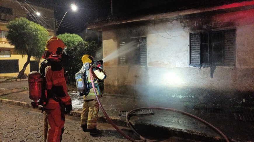 Incêndio destrói quarto de residência em cidade do Sul de Minas