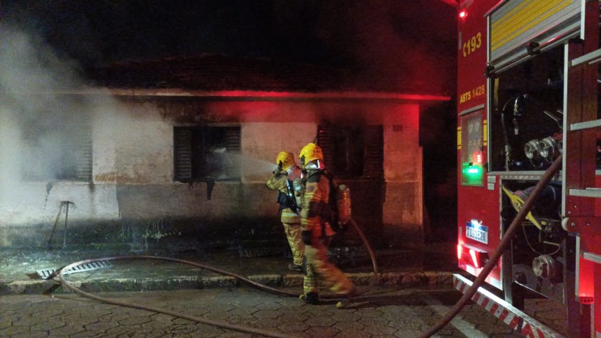 Incêndio destrói quarto de residência em cidade do Sul de Minas