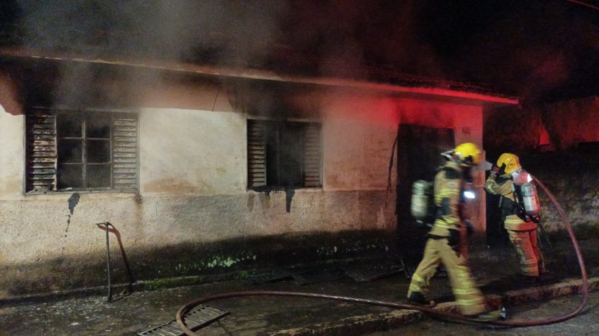 Incêndio destrói quarto de residência em cidade do Sul de Minas
