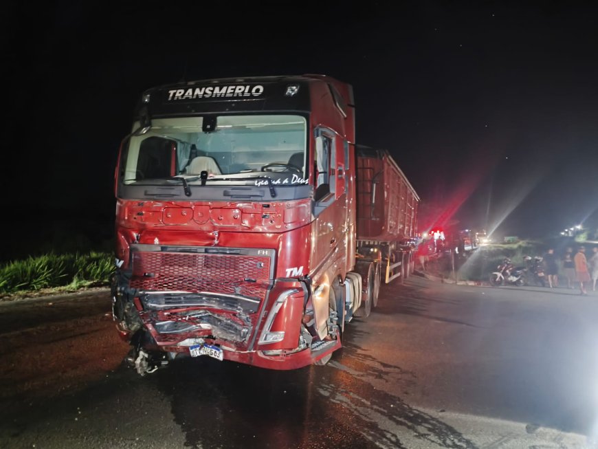 Tragédia: Pai e filho morrem após colisão frontal com caminhão na BR-459