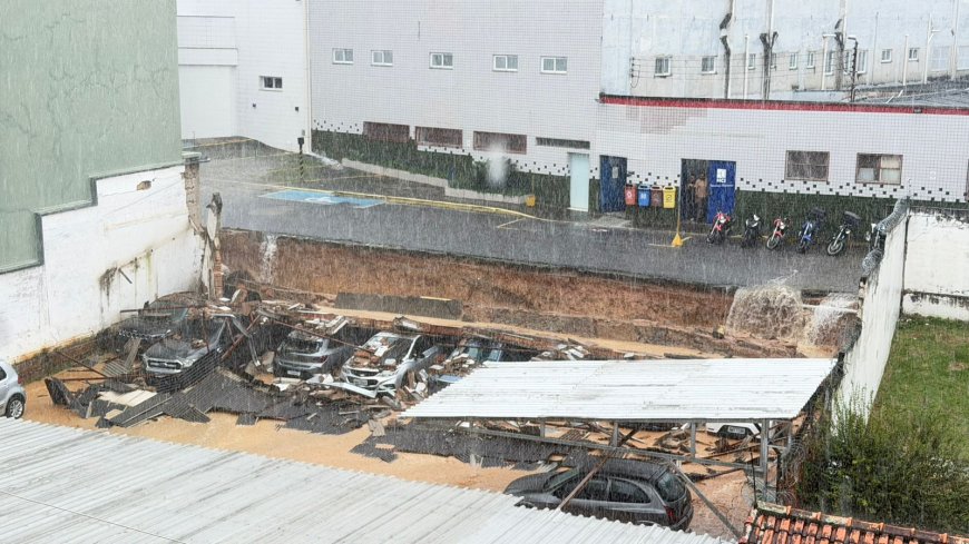Desabamento de muro atinge veículos em Itajubá