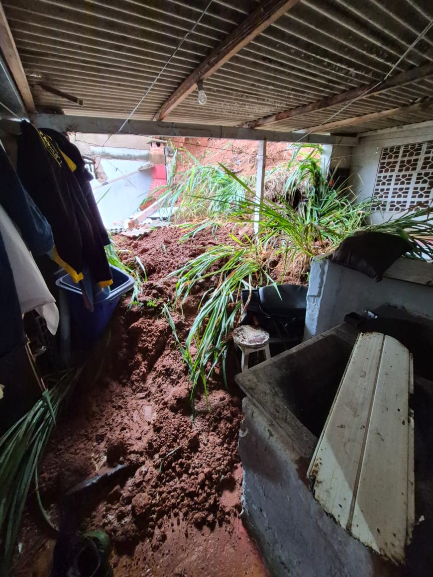 Desabamento de muro atinge veículos em Itajubá