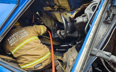 Mulher morre após capotamento de caminhão carregado com cal na rodovia BR-381