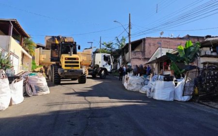 Através de ação judicial, cinco caminhões de lixo são retirados de residência em Guaxupé