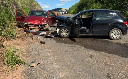 Desnível na pista causa colisão entre veículos na LMG-880, deixando seis pessoas feridas