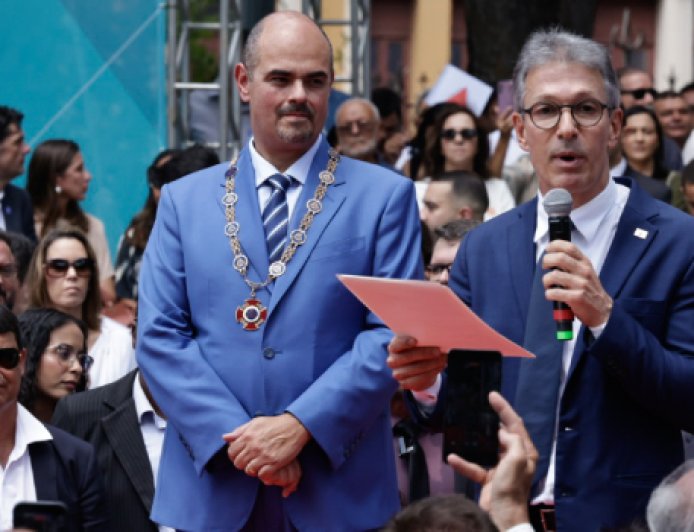 "O brasileiro não quer um país perfeito, ele só quer um país que seja dele outra vez", disse Zema em discurso de transferência de posse