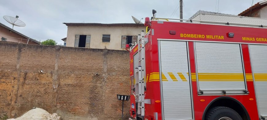 Moradora surtada ateia fogo em móveis da própria residência no Sul de Minas