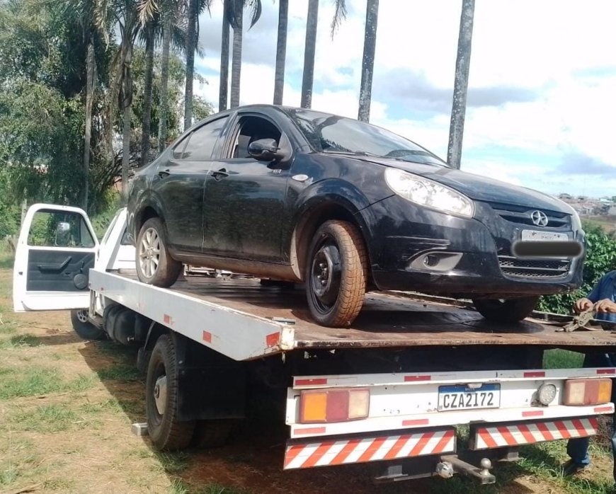 Veículo furtado em Mococa e escondido em plantação de café em Itamogi é recuperado pela PM