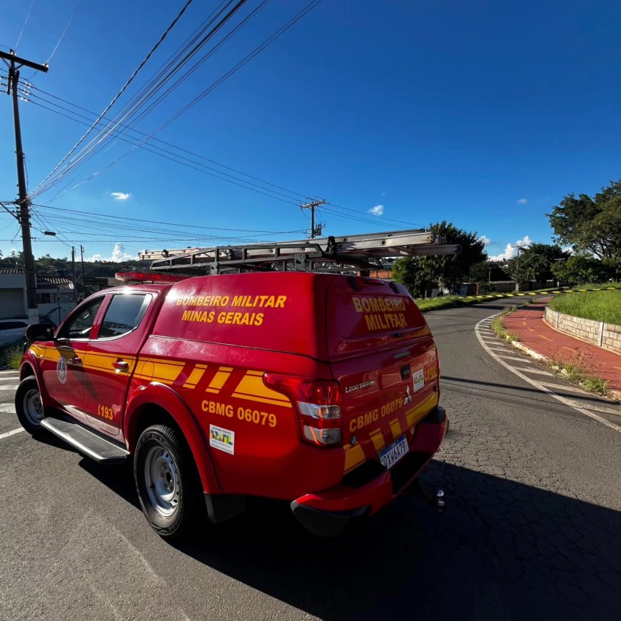 Bombeiros de Guaxupé atuam em colisão de veículo com poste com risco de eletrocução