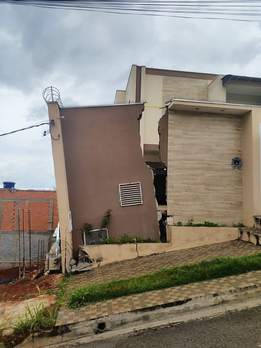 Bombeiros atendem ocorrência de desabamento em residência no Sul de Minas