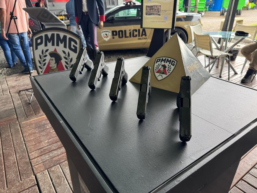 PM de Guaxupé recebe pistolas durante a Femagri
