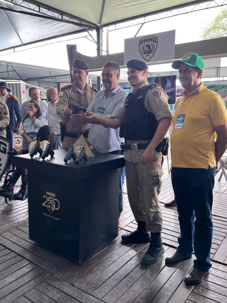 PM de Guaxupé recebe pistolas durante a Femagri