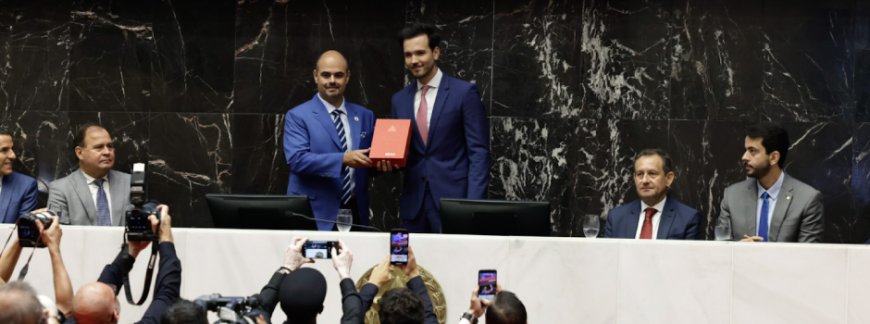 Mateus Simões é empossado governador de Minas Gerais após renúncia de Romeu Zema