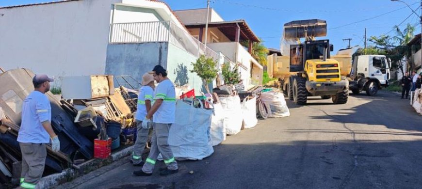Através de ação judicial, cinco caminhões de lixo são retirados de residência em Guaxupé