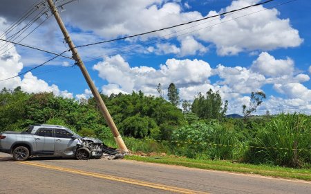 Em Guaxupé, idoso passa mal ao volante e veículo bate em poste