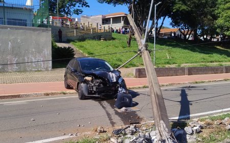 Batida em poste deixa duas pessoas feridas e a população de Guaxupé sem energia elétrica