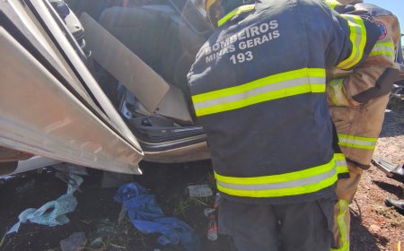 Acidente na MG-050 deixa motorista preso às ferragens