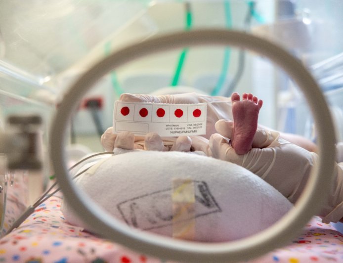 Minas Gerais é o primeiro estado do país a rastrear gratuitamente 64 doenças no Teste do Pezinho