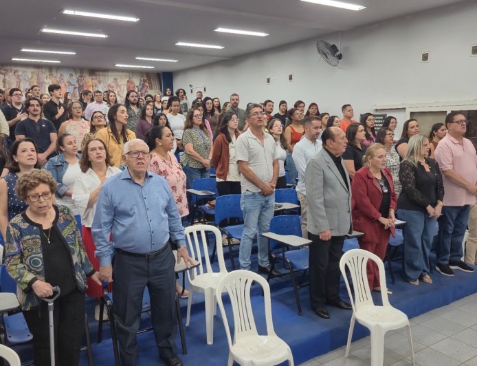 Noite de palestra e homenagens no Unifeg