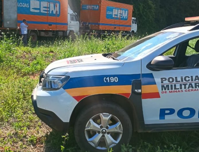 Dois caminhões das Lojas Cem furtados em Paraíso foram recuperados na zona rural