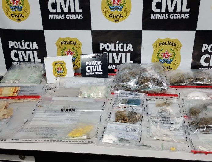 Em Muzambinho, Polícia Civil cumpre mandados, prende investigado e apreende drogas em ação contra o tráfico