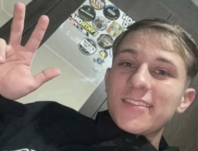 Adolescente de 17 anos morre após bater motocicleta em carroceria de caminhão na rodovia SP-352