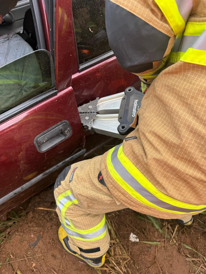 Acidente na Curva da Morte deixa vítima presa às ferragens do veículo com fraturas nos dois braços