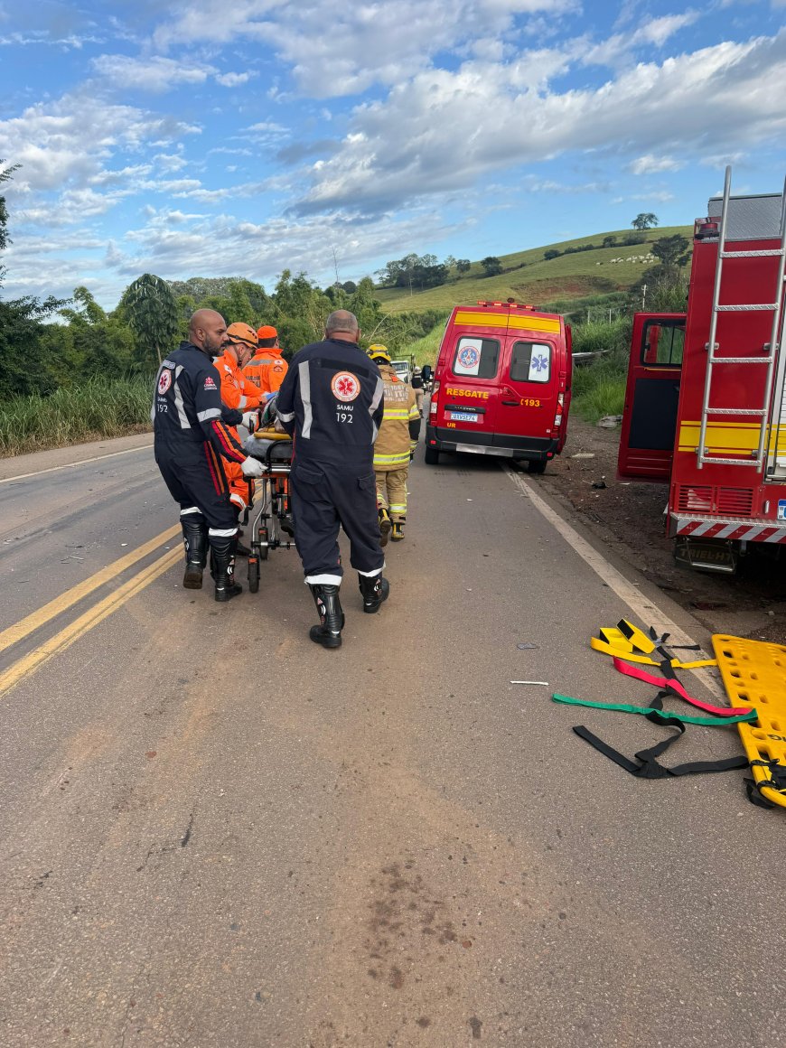 Acidente na Curva da Morte deixa vítima presa às ferragens do veículo com fraturas nos dois braços