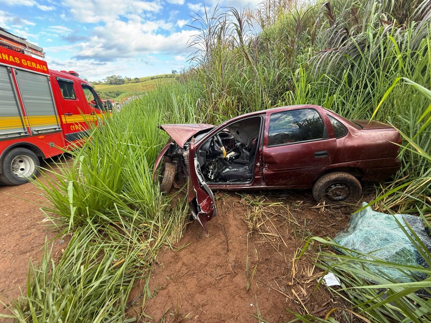 Acidente na Curva da Morte deixa vítima presa às ferragens do veículo com fraturas nos dois braços