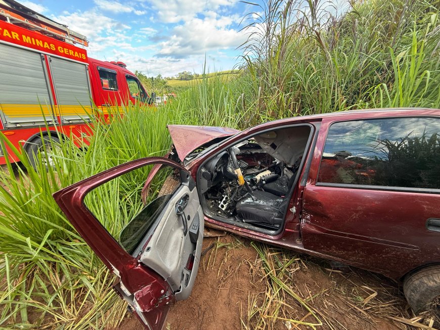 Acidente na Curva da Morte deixa vítima presa às ferragens do veículo com fraturas nos dois braços
