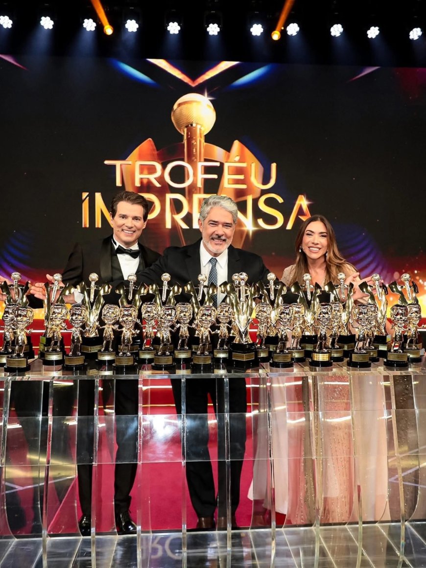 William Bonner faz história, se emociona e recebe 33 estatuetas no Troféu Imprensa