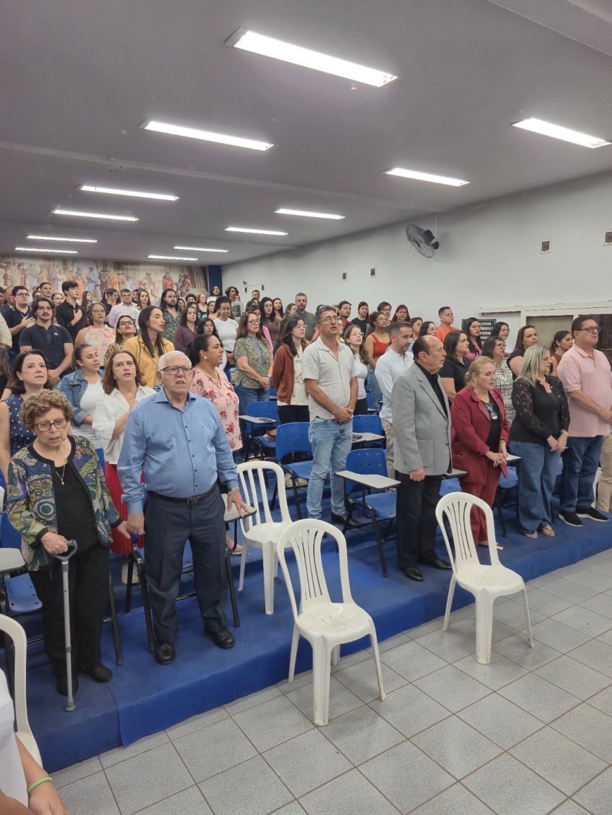 Noite de palestra e homenagens no Unifeg