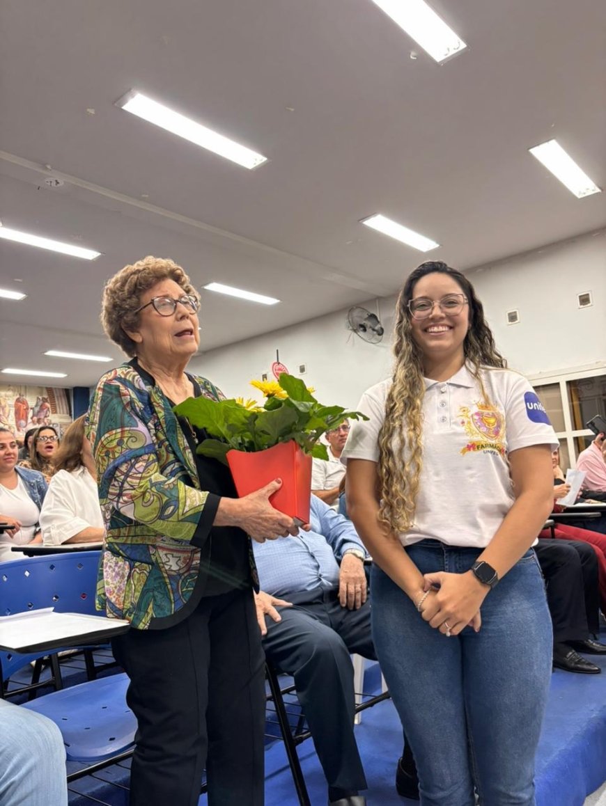 Noite de palestra e homenagens no Unifeg