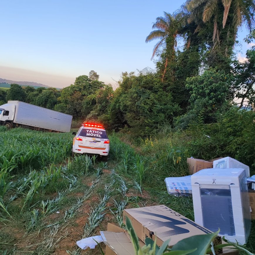 Dois caminhões das Lojas Cem furtados em Paraíso foram recuperados na zona rural