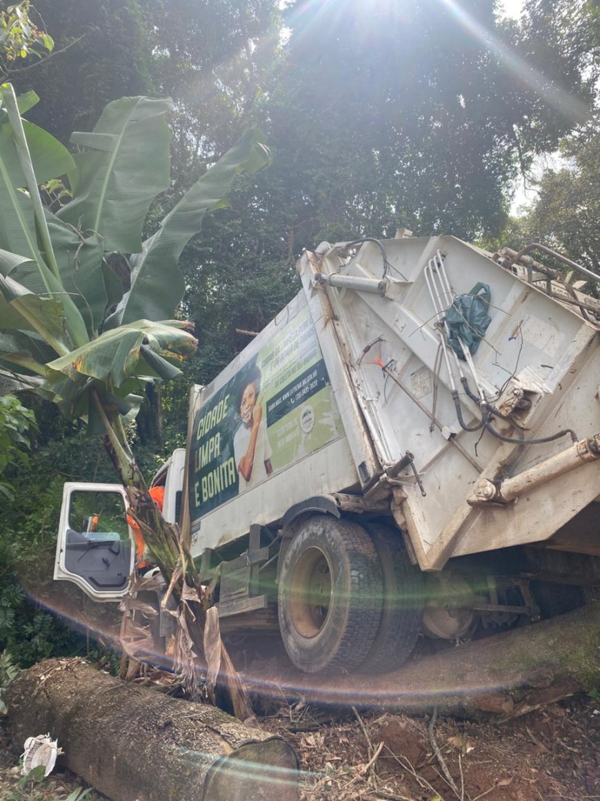 Caminhão de lixo perde freios e mobiliza equipes de emergência em cidade do Sul de Minas