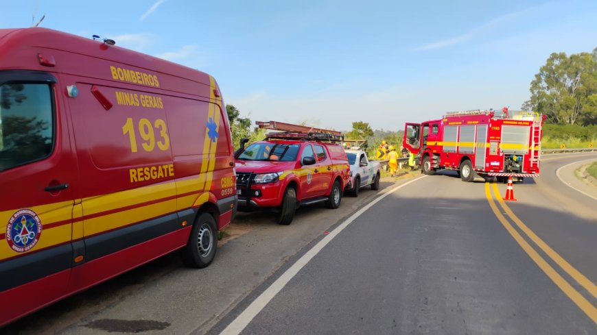 Veículo perde o controle e cai em ribanceira na rodovia MGC-369