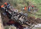 Caminhoneiro perde o controle do veículo e vai a óbito após um dos pneus estourar e cair em ponte na MGC-267