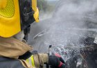 Veículo é incendiado e casal escapa antes que as chamas se propagassem