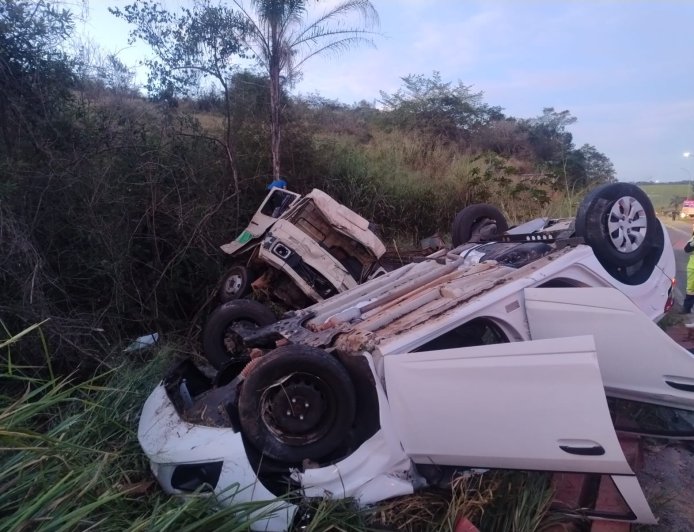 Condutor sofre mal súbito, invade a contramão de direção e bate em veículo na MGC-369