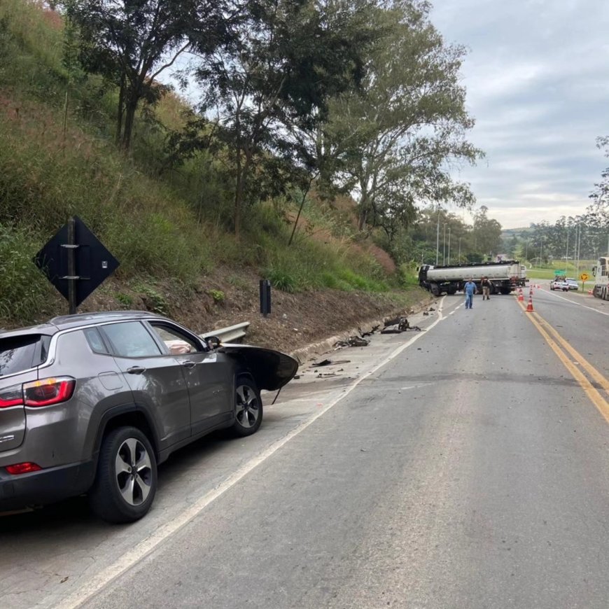 Colisão frontal entre carreta e carro na BR-146 mobiliza o Corpo de Bombeiros de Guaxupé