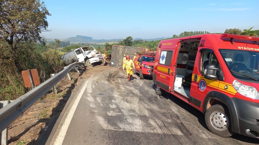Grave colisão frontal entre caminhão e carreta deixa motoristas feridos em Conceição da Aparecida