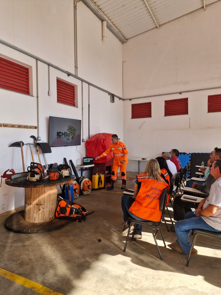 Bombeiros de Guaxupé realizam treinamento de combate a incêndio para as defesas civis de oito municípios da região