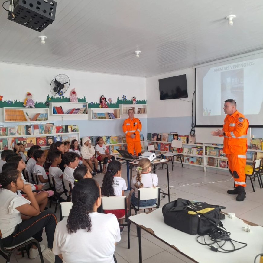 Através do projeto "Bombeiros nas Escolas", militares de Guaxupé realizam atividade educativa em escola de Guaranésia